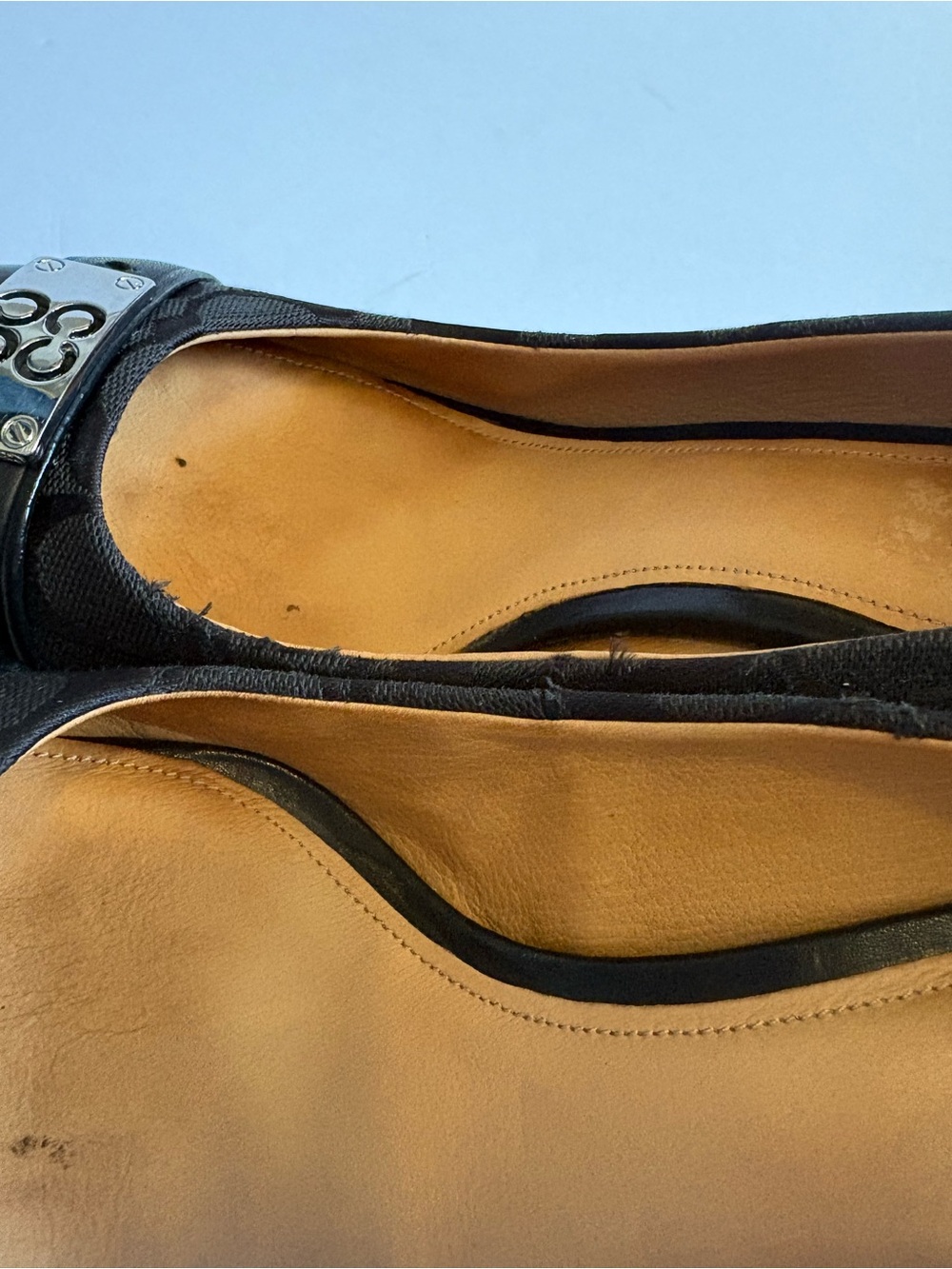 Coach Whitney Black Monogram Canvas & Leather Buckle Plaque Pumps Heels Sz 8. - Picture 6 of 11
